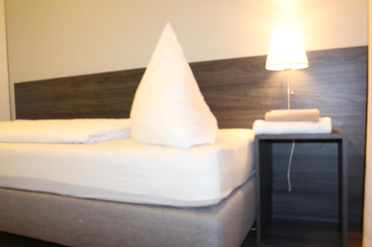 Looks-Inn Viernheim Eksteriør bilde